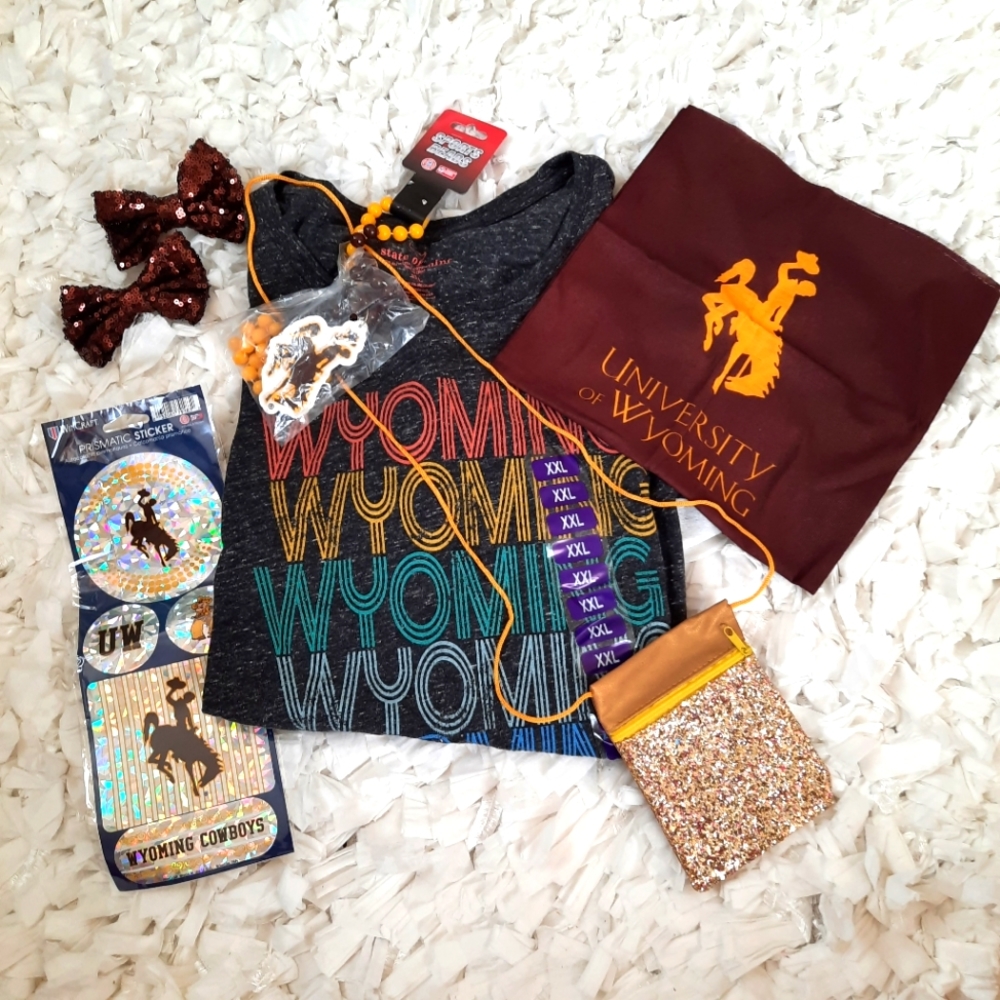UW University of Wyoming Game Day Bundle 6 Pieces Women 2XL Tee Accessories Bag
